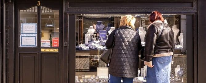 Securing a Loan for Jewellery Business: 4 Bulk Buy Benefits 4 loan for jewellery business